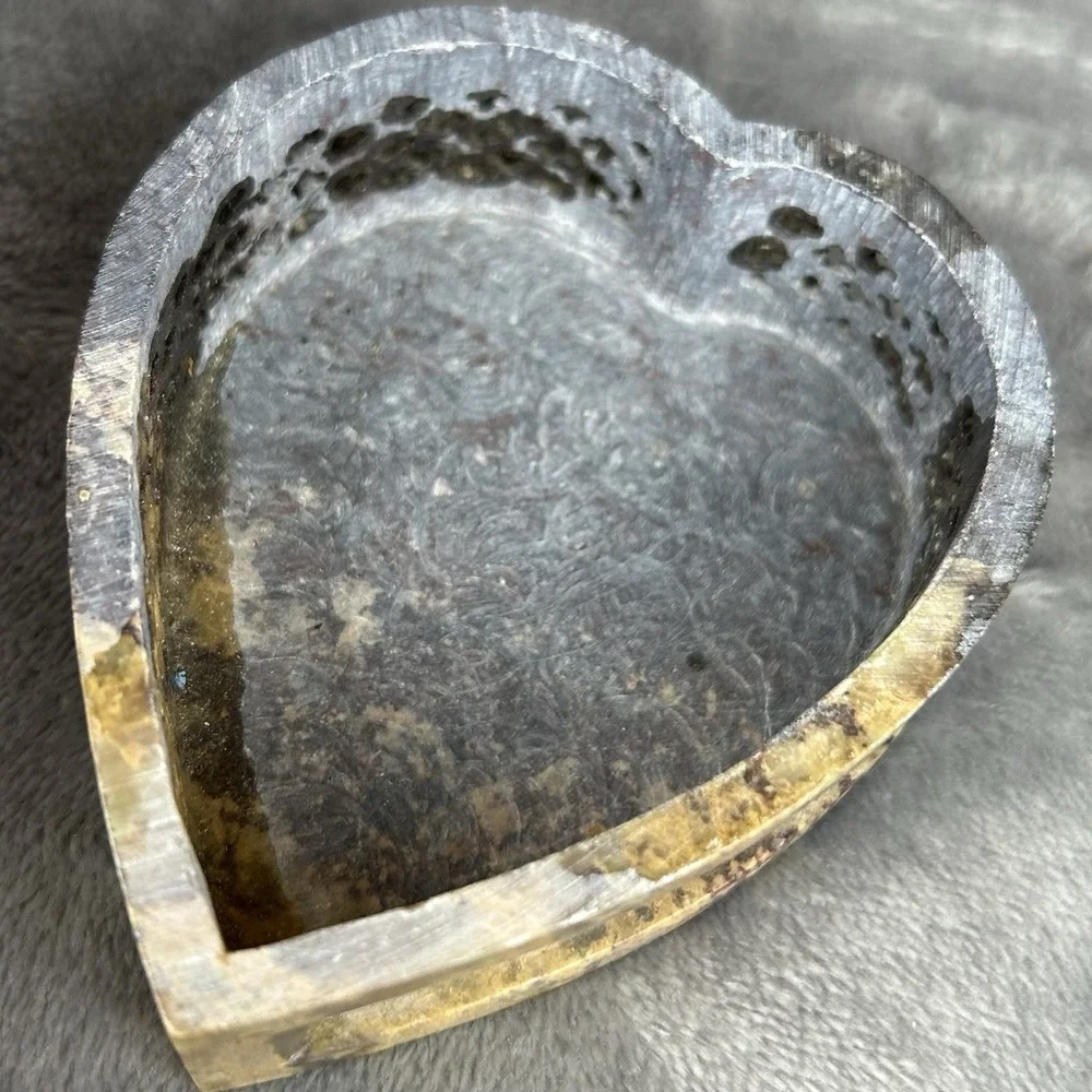 Carved Stone Inlay Heart Shaped Jewelry Trinket Box Mother Of Pearl Flower